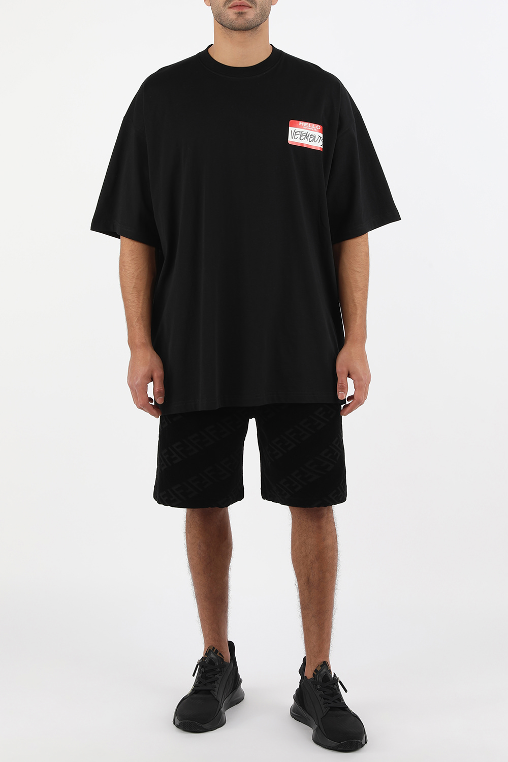 טי שירט קצרה מיי ניים איז בגוון שחור